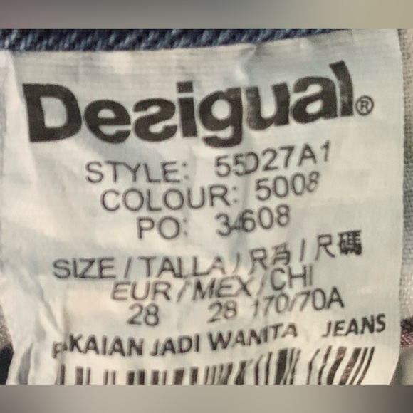 Stylish blue jean shorts by Desigual. Size 28 - Picture 9 of 9